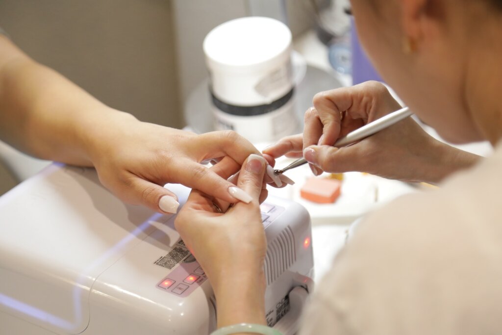 salon manicure