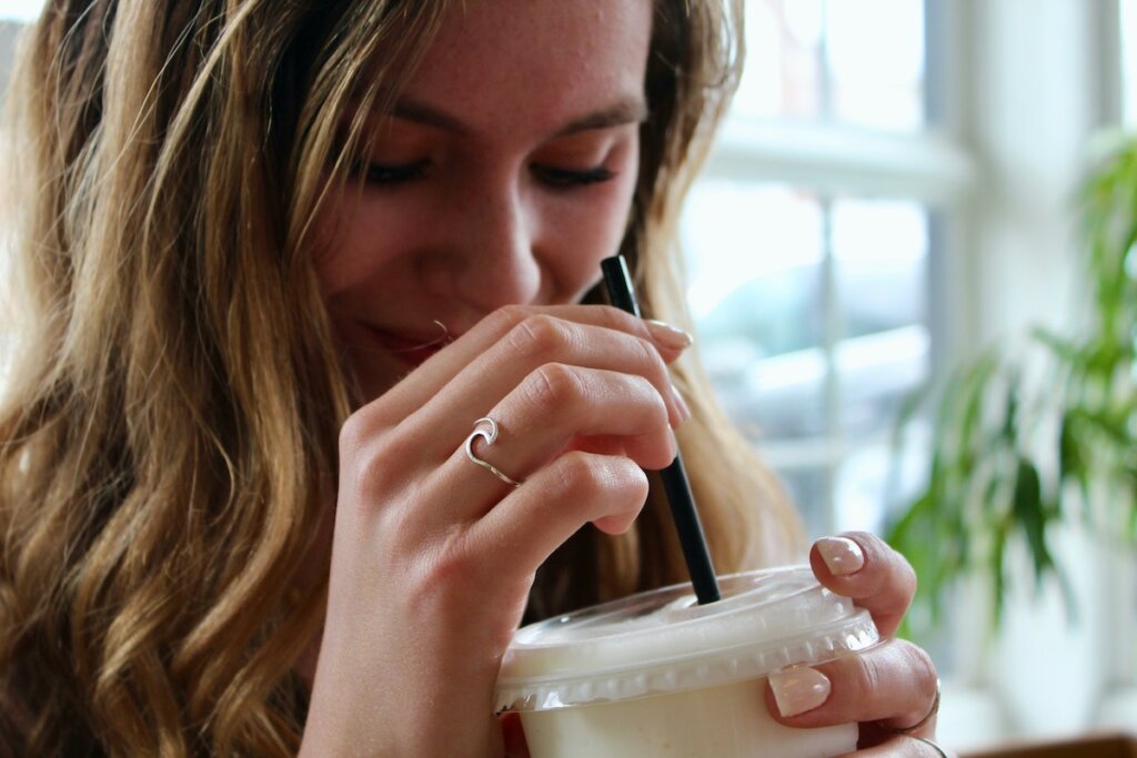 woman drinking sea moss smoothie