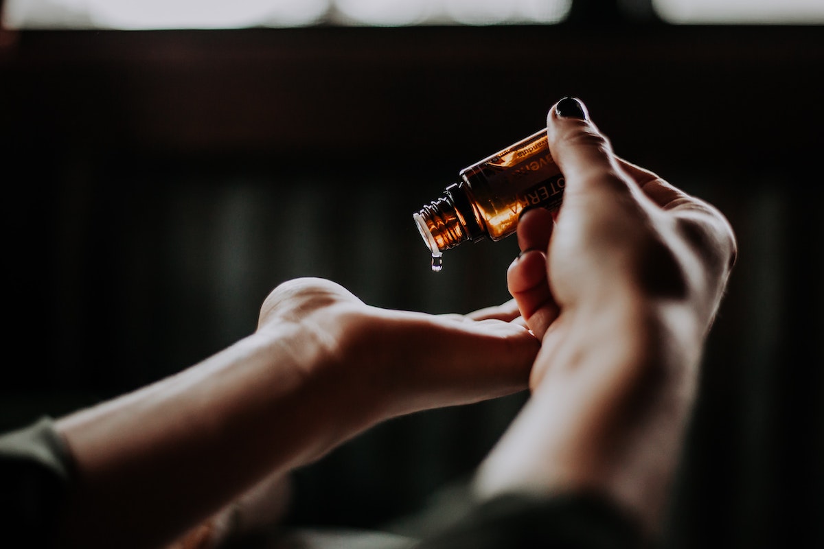 Luxurious Hot Oil Massage Treatment: Therapeutic Benefits